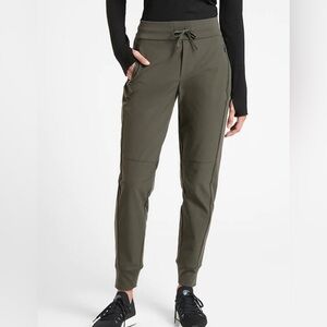 Athleta Headlands Hybrid Trek Joggers peat green size 4 EUC